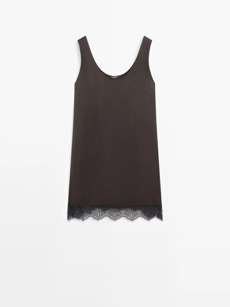 Платье с кружевными деталями