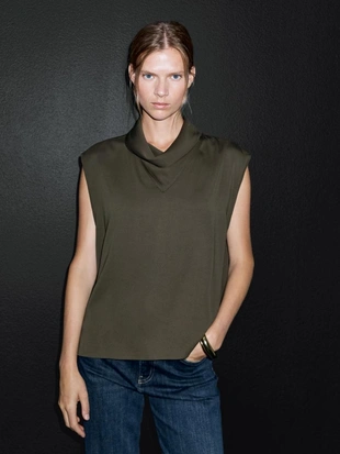 Рубашка с драпировкой на воротнике- Заказать в России