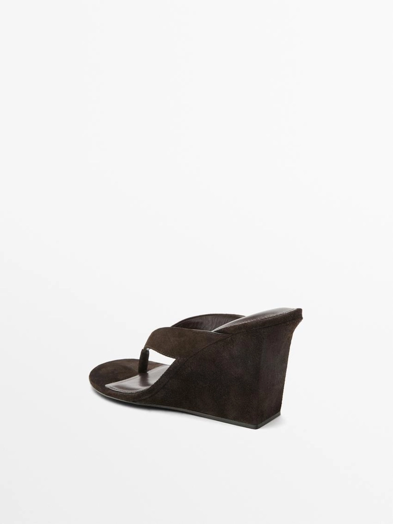 Сандалии на высоком каблуке с загибом из разделанной кожи