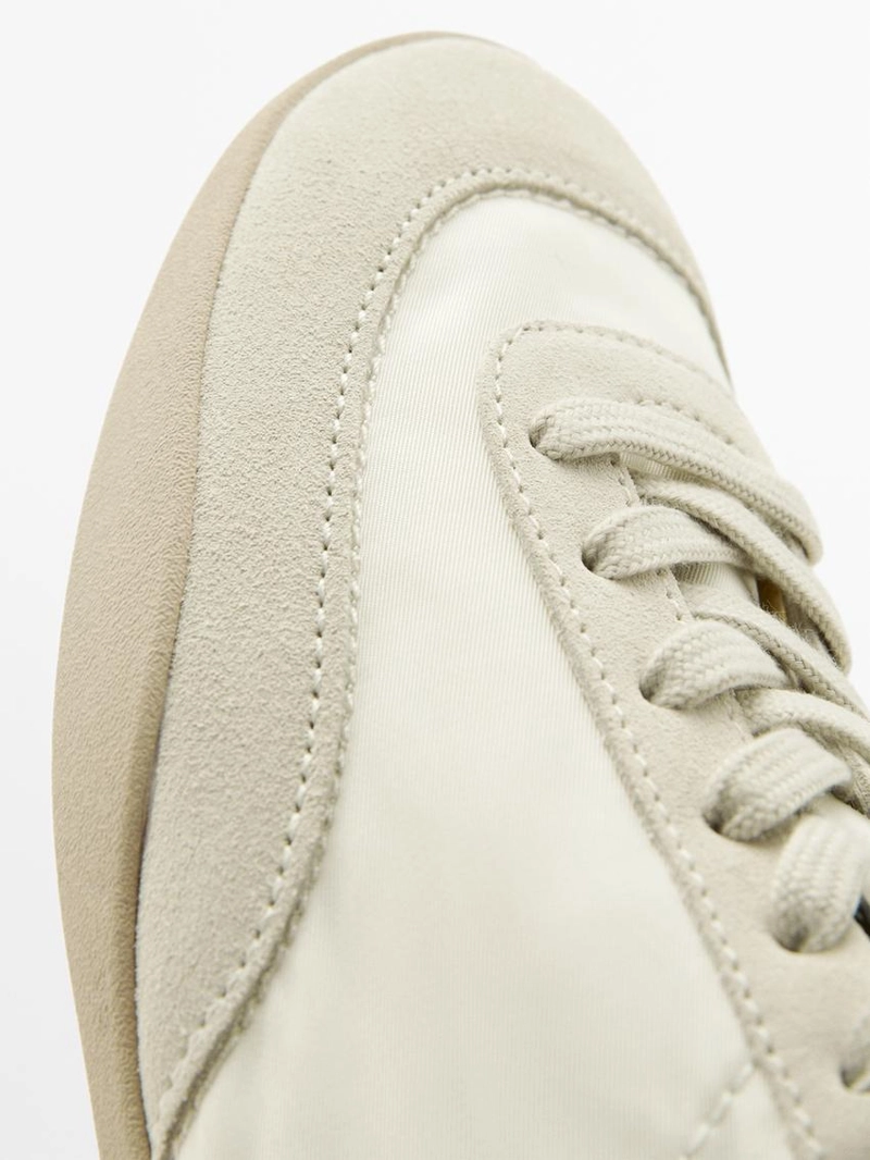 Кроссовки с контрастной отделкой