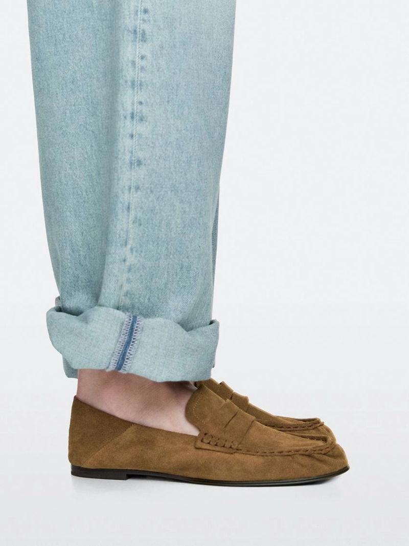 Мягкие туфли из разделанной кожи