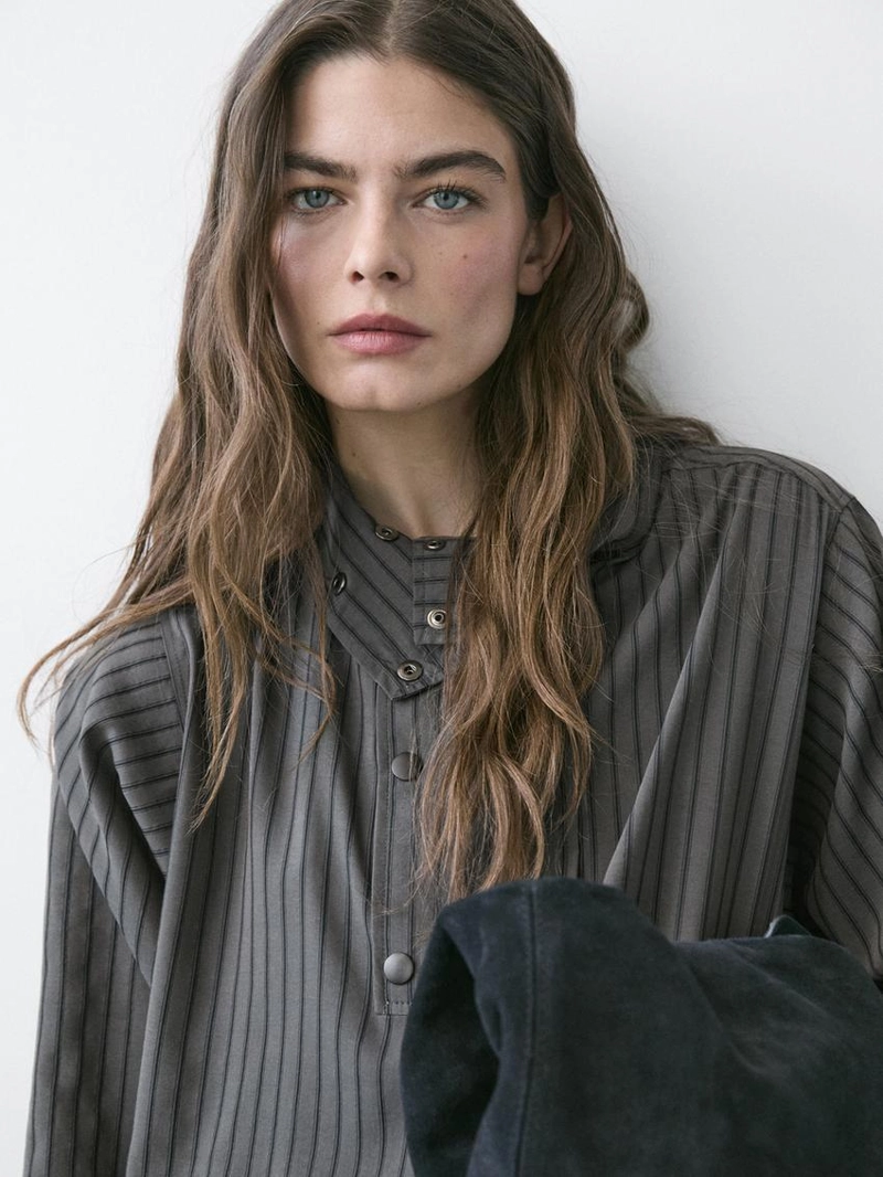 Рубашка в полоску с воротником