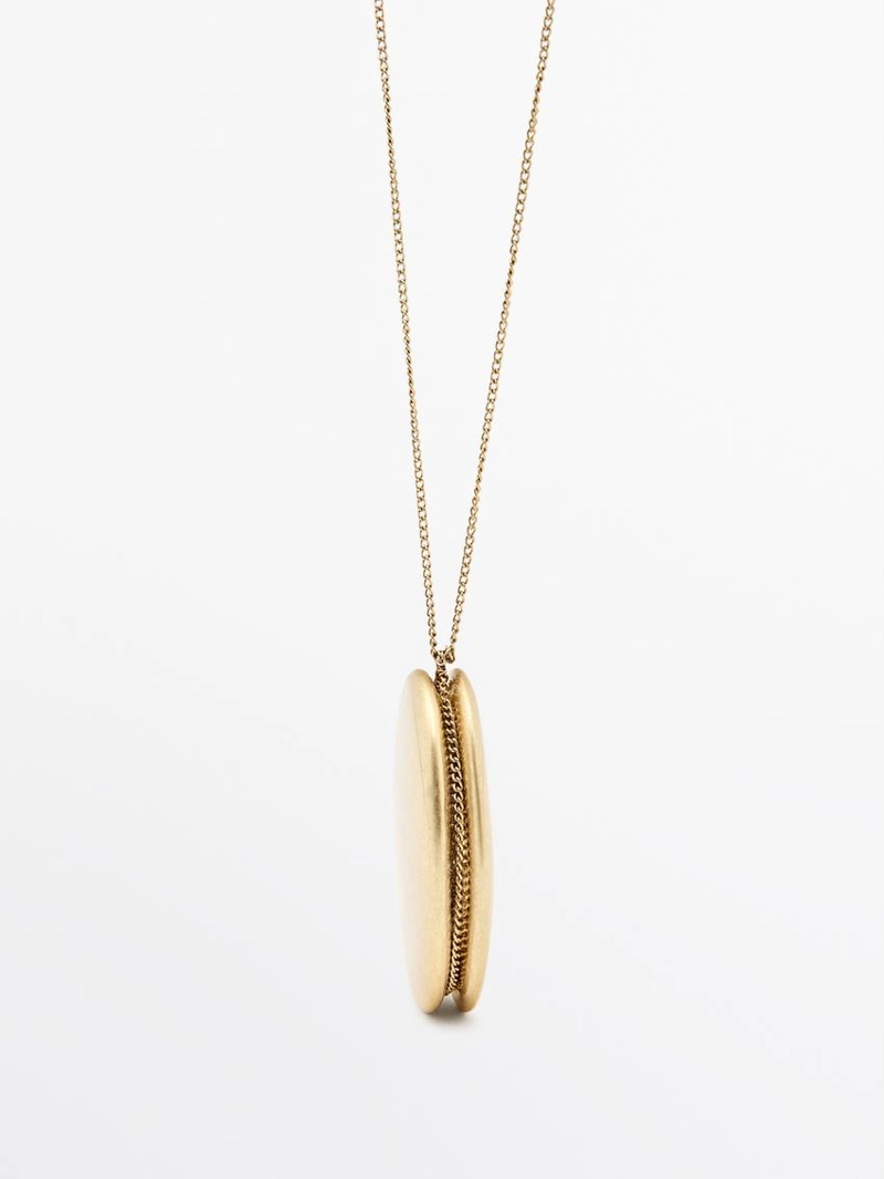 Ожерелье с металлическим подвеском