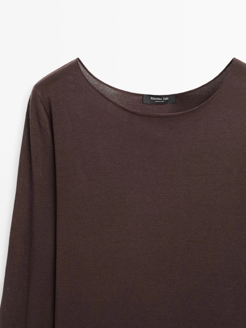 Футболка с длинным рукавом и кружевными деталями