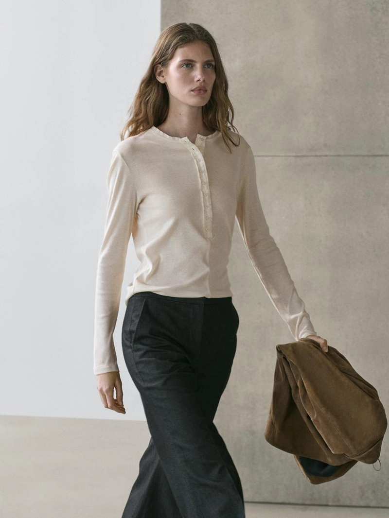 Футболка из хлопка с пуговицами