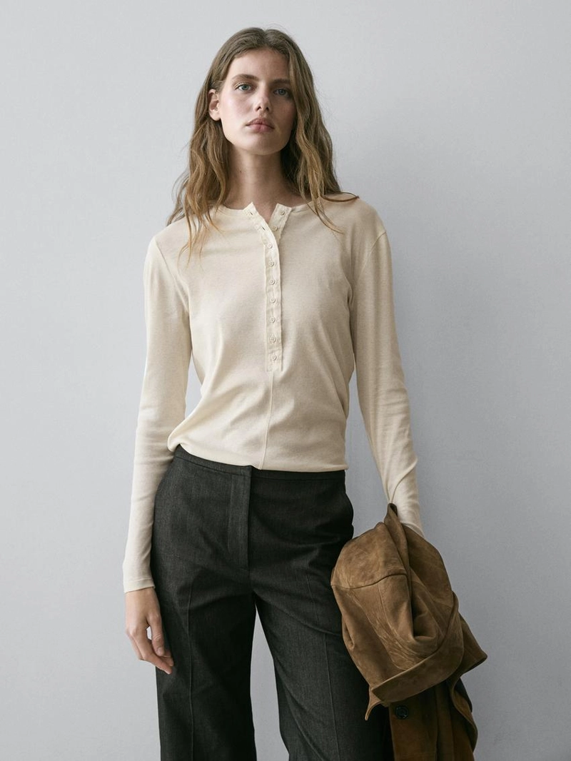 Футболка из хлопка с пуговицами