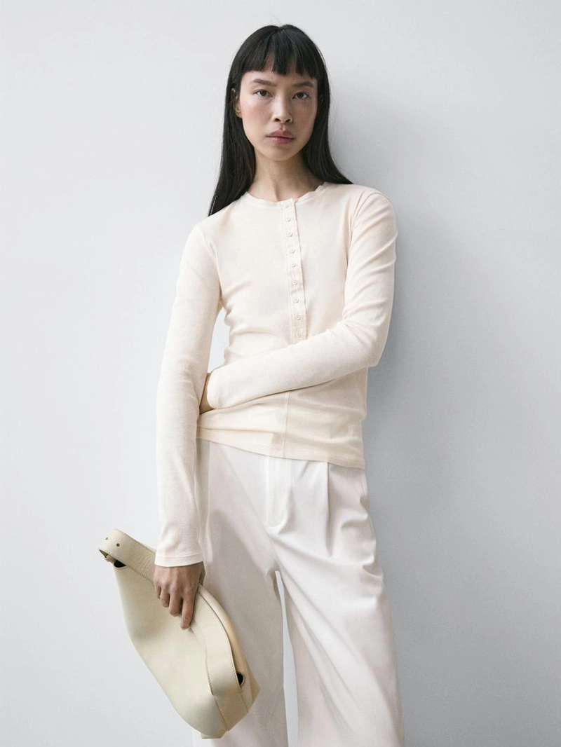 Футболка из хлопка с пуговицами