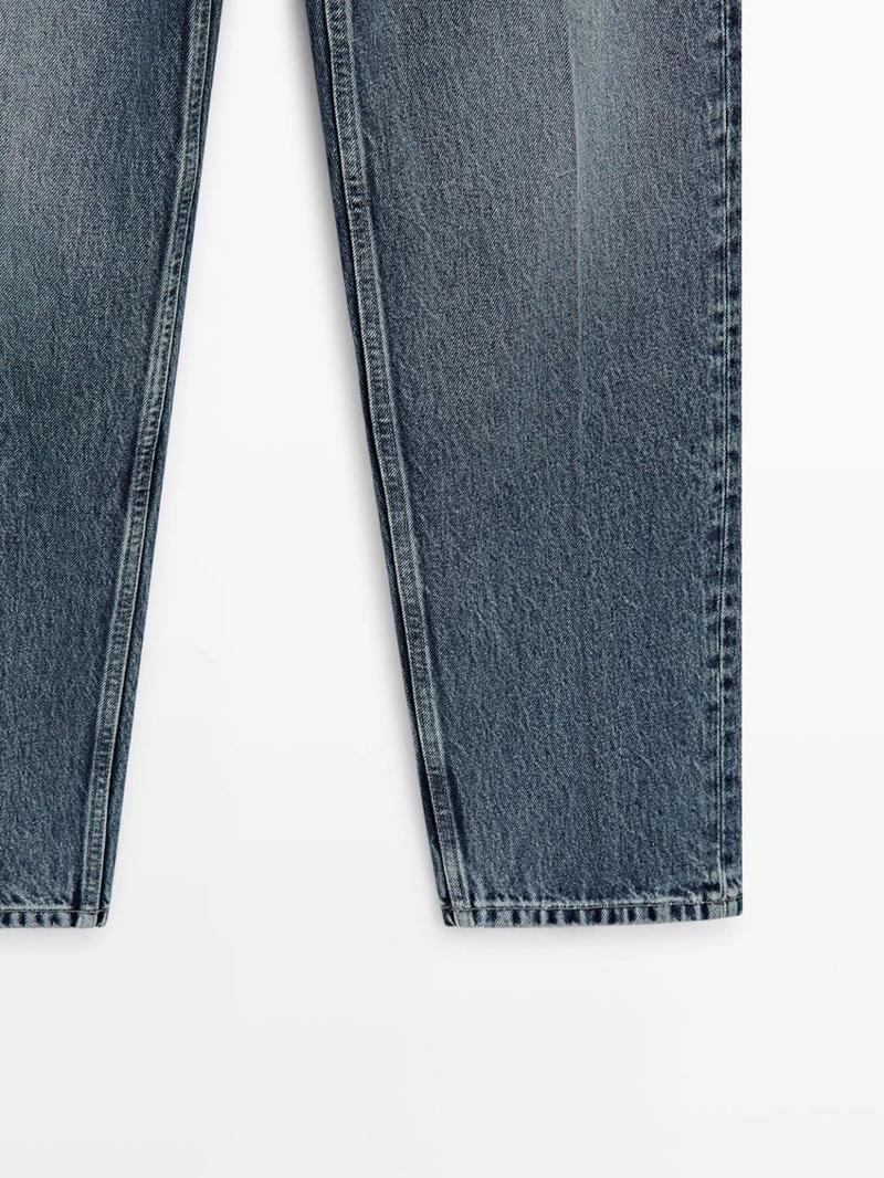 Джинсы с завышенной талией и свободным кроем