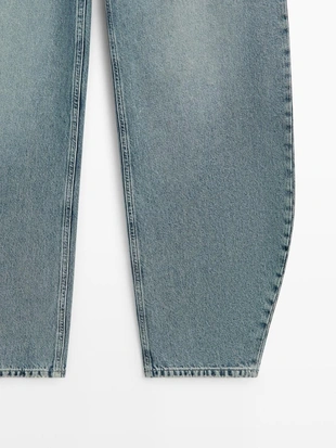 Джинсы с завышенной талией HIGH-WAIST BARREL FIT- Заказать в России