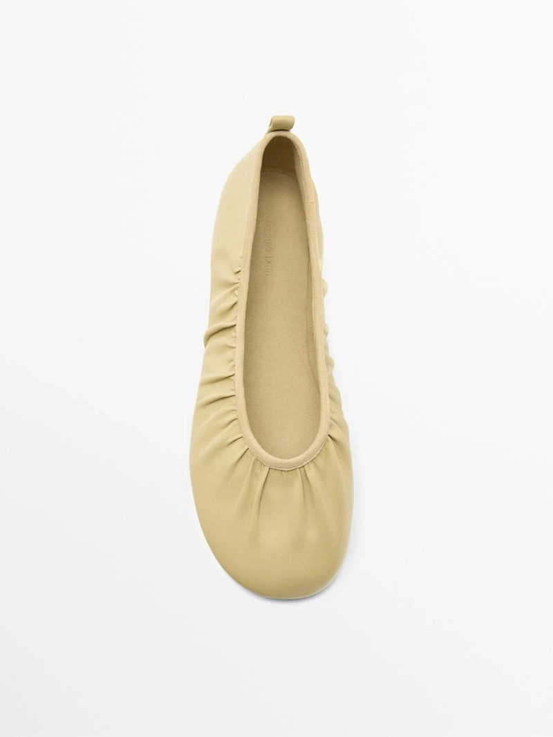 Туфли на плоской подошве из мягкой кожи с деталями в складку