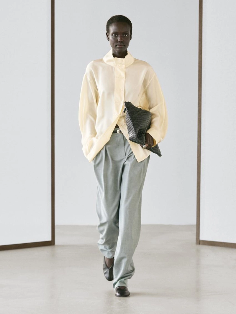 Блузка из шелка с деталями на пуговицах