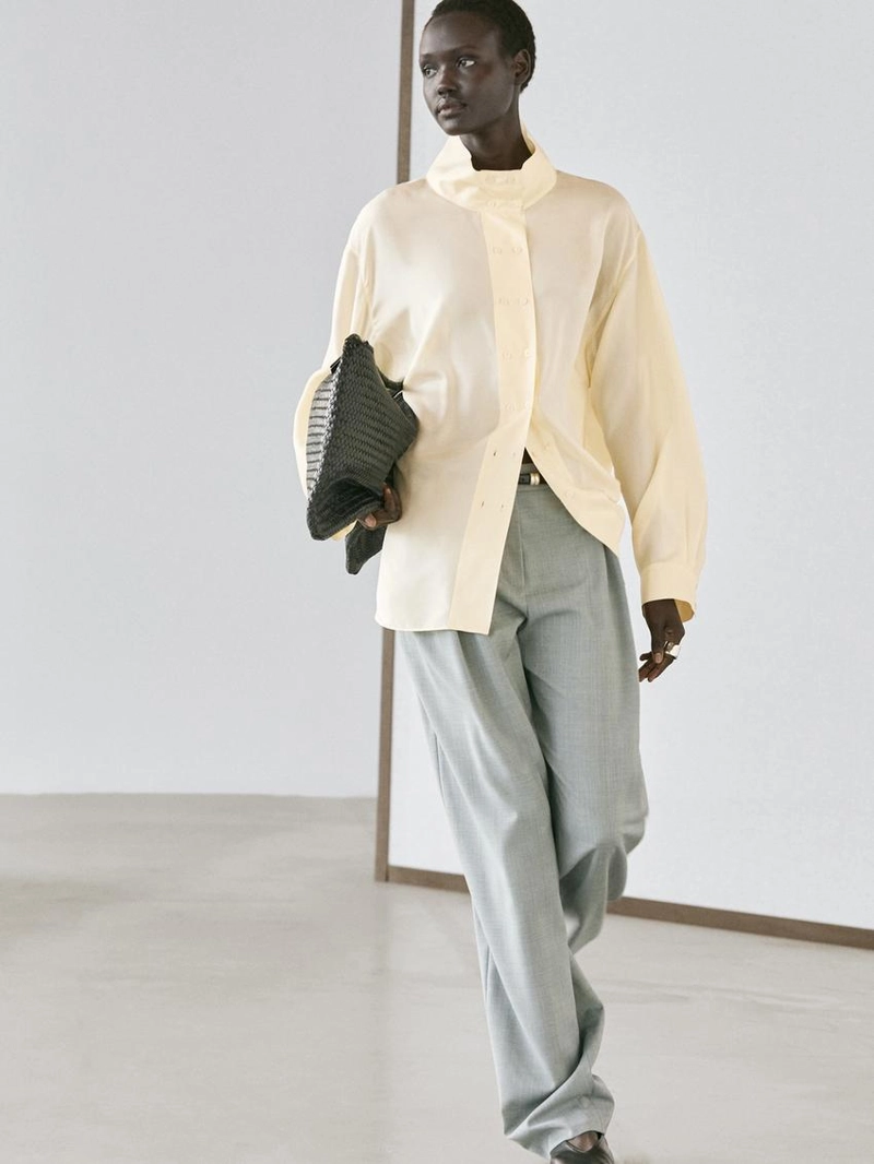 Блузка из шелка с деталями на пуговицах