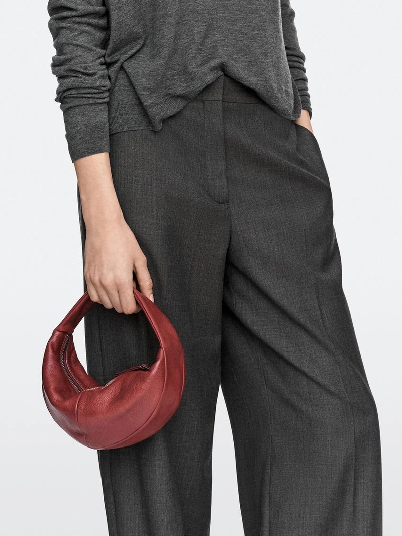 Сумка мини полумесяц из кожи наппа