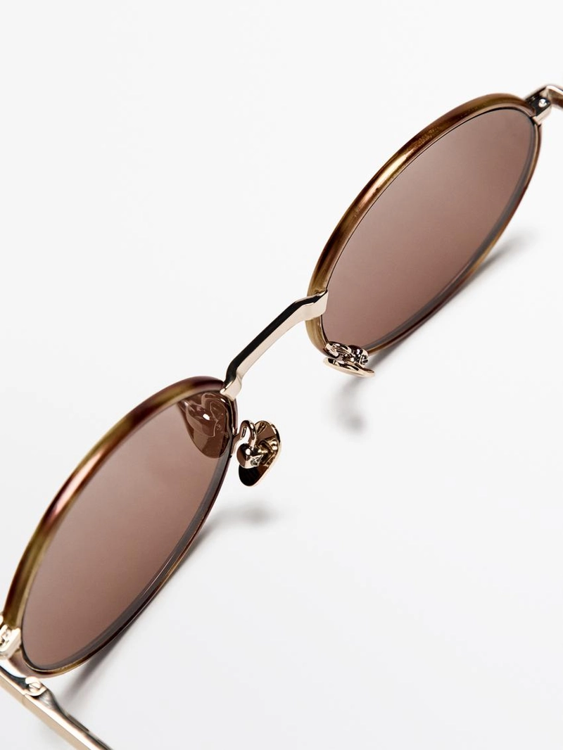 Солнцезащитные очки с контрастной оправой