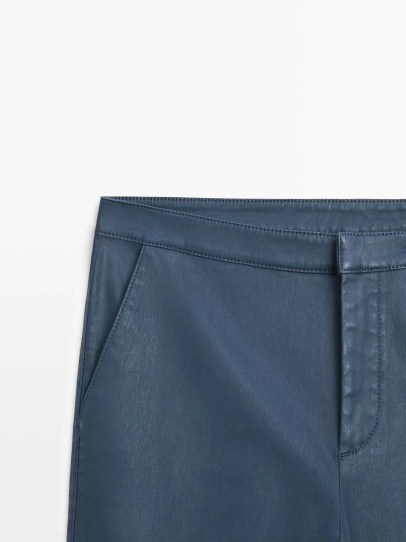 Брюки-клеш облегающего кроя с укороченными штанинами