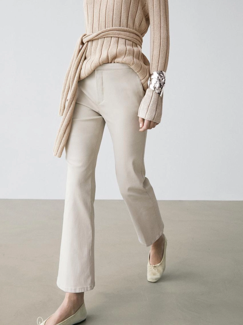 Брюки со средней посадкой и расклешенным кроем