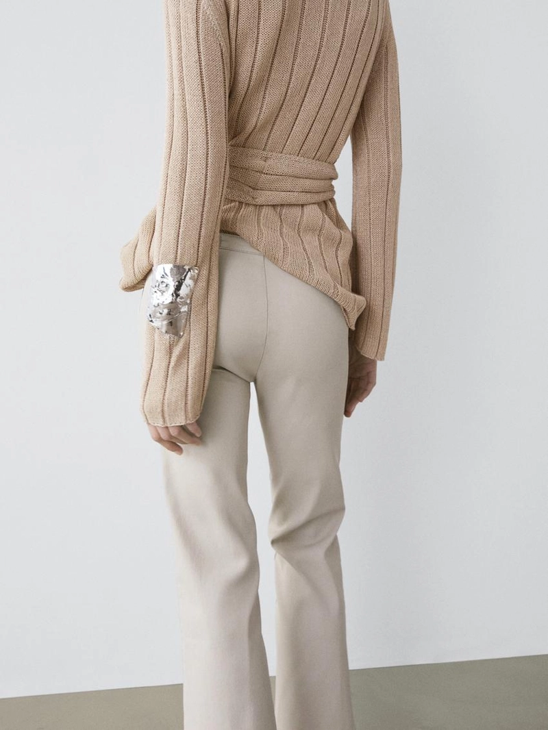 Брюки со средней посадкой и расклешенным кроем