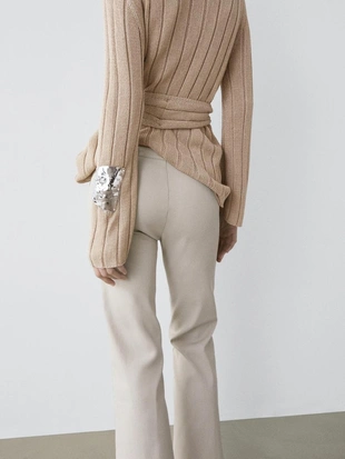 Брюки со средней посадкой и расклешенным кроем- Заказать в России