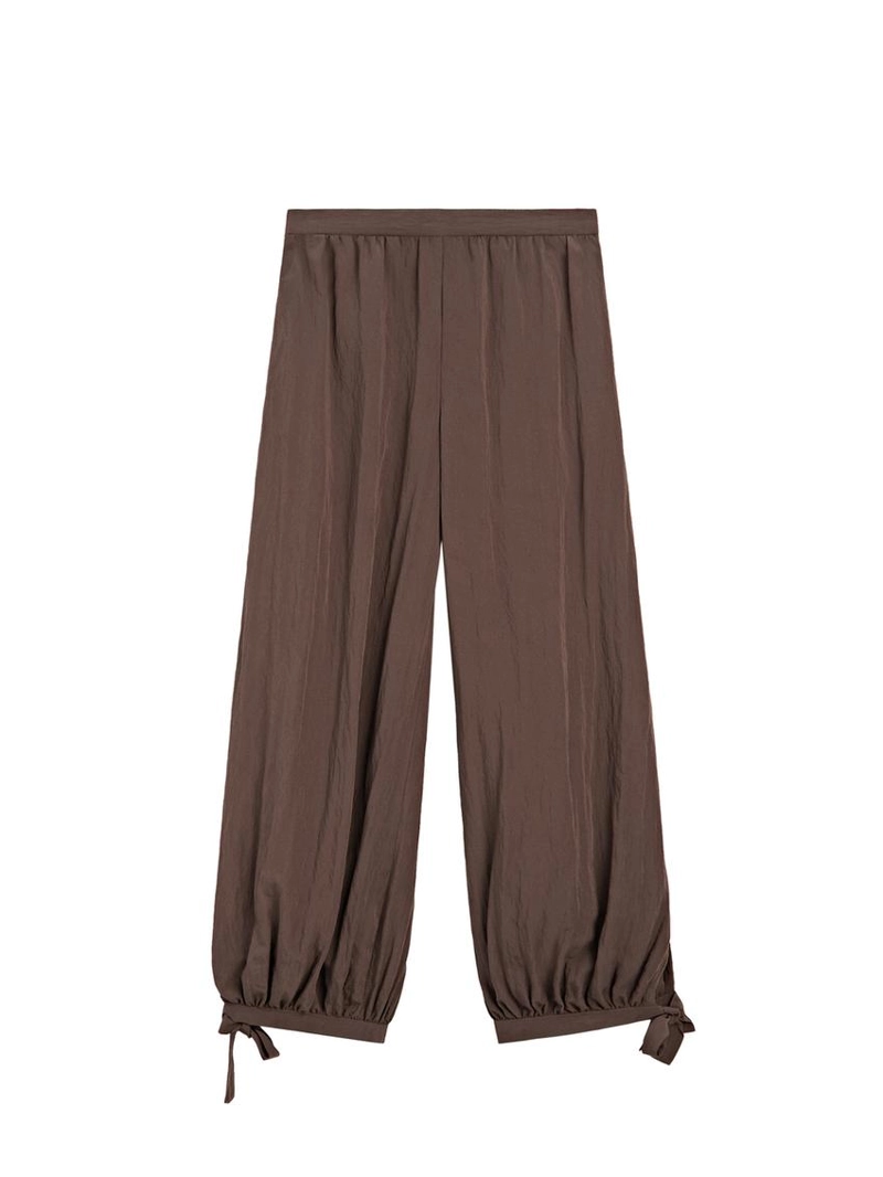 Потоковые зауженные брюки