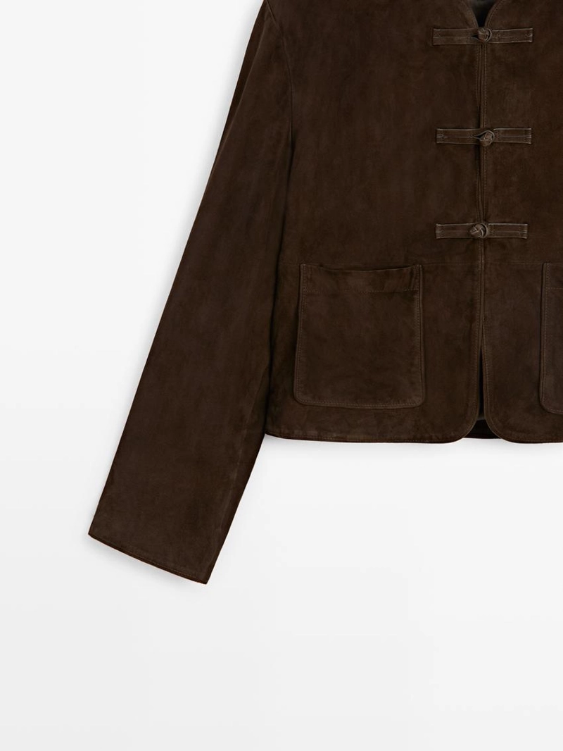 Короткая кожаная куртка из замши