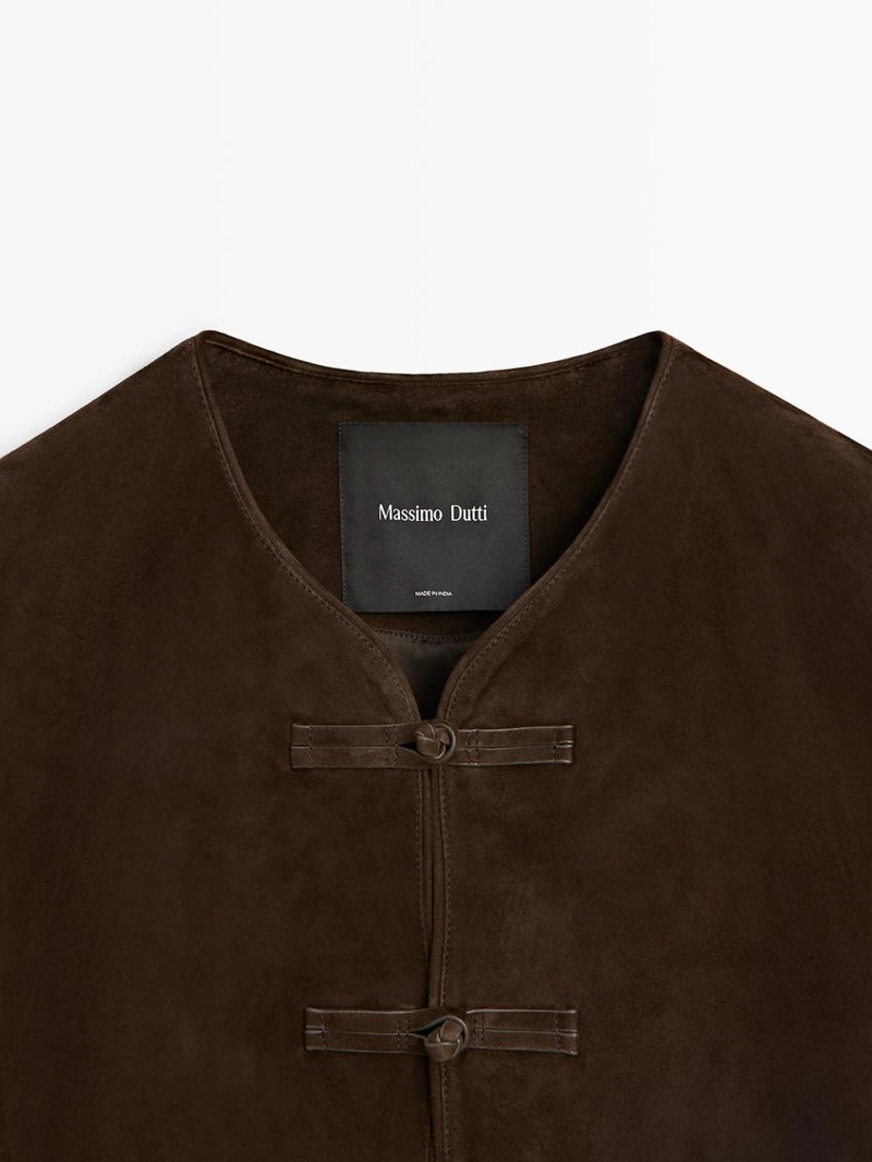 Короткая кожаная куртка из замши