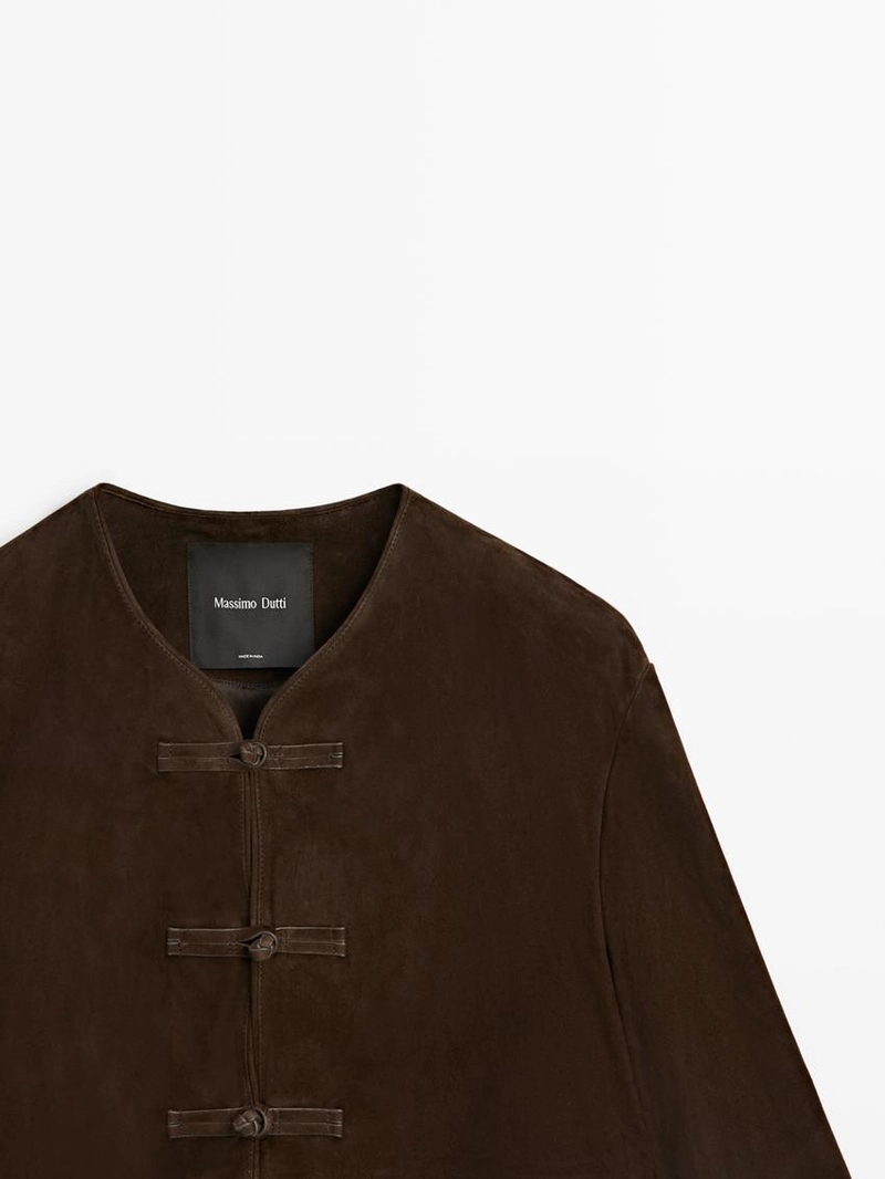 Короткая кожаная куртка из замши