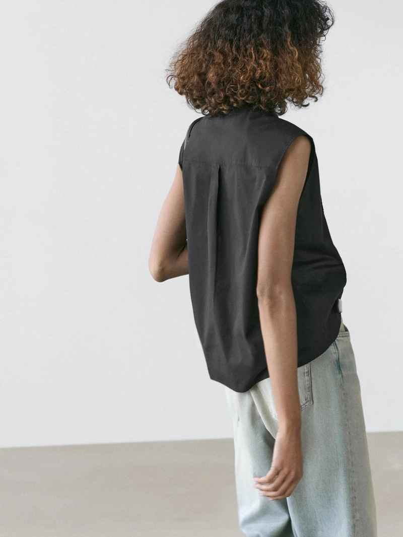 Хлопковый жилет с деталями на груди