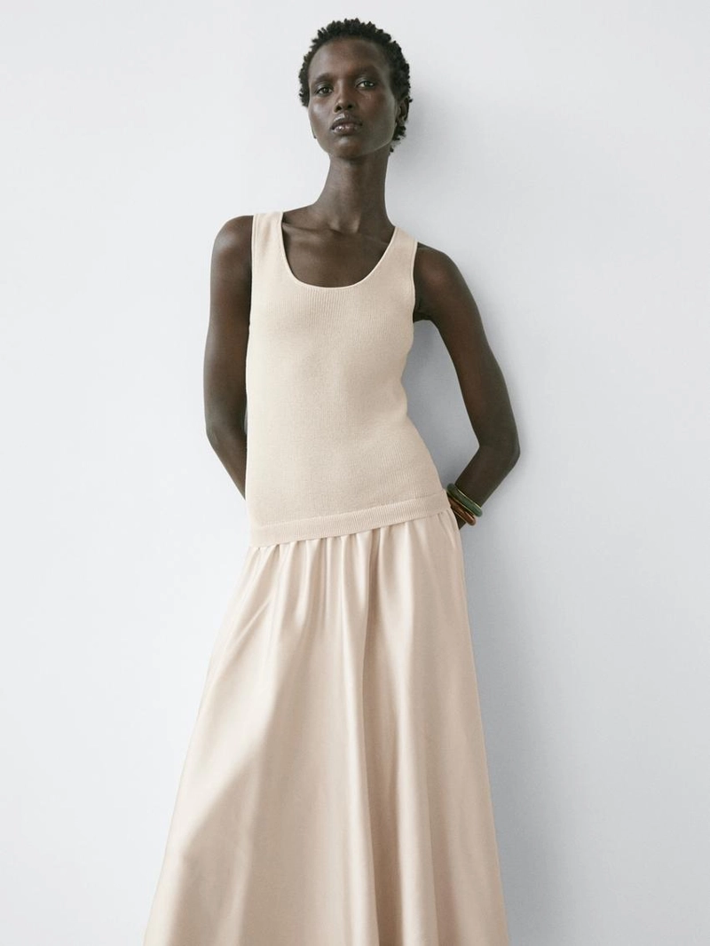 Платье с контрастными бретелями