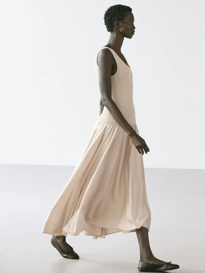 Платье с контрастными бретелями