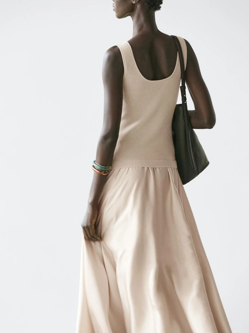 Платье с контрастными бретелями