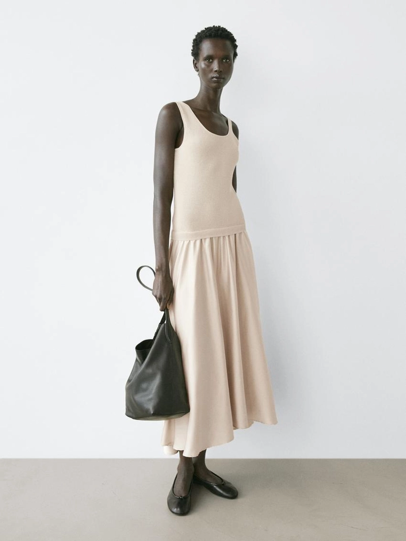 Платье с контрастными бретелями