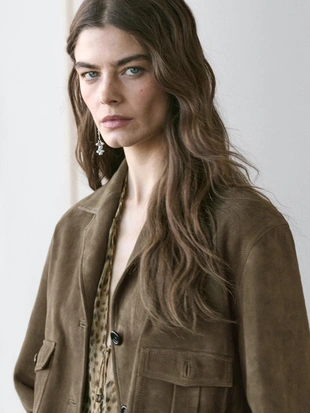 Короткая куртка из замши- Заказать в России