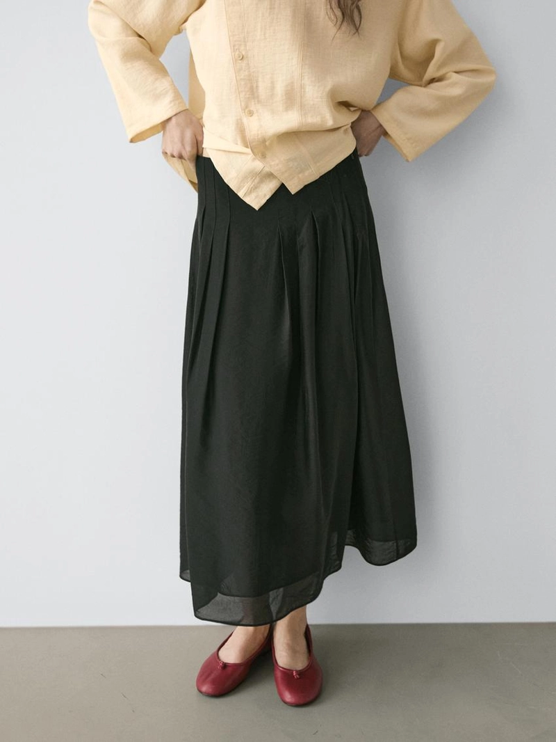 Юбка-миди с рельефами и складками