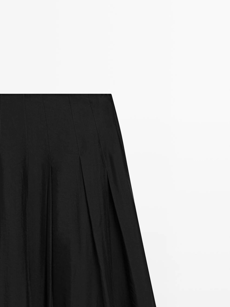 Юбка-миди с рельефами и складками