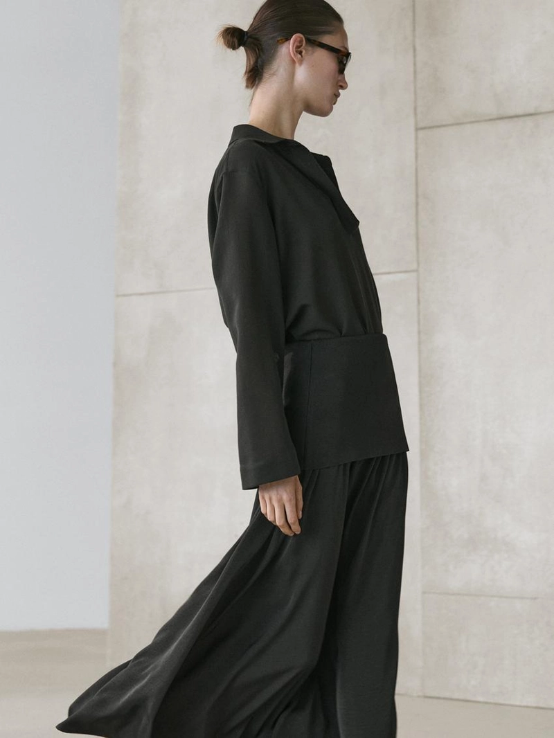 Юбка-миди с контрастными деталями