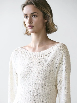 Асимметричное миди-платье с контрастными деталями- Заказать в России