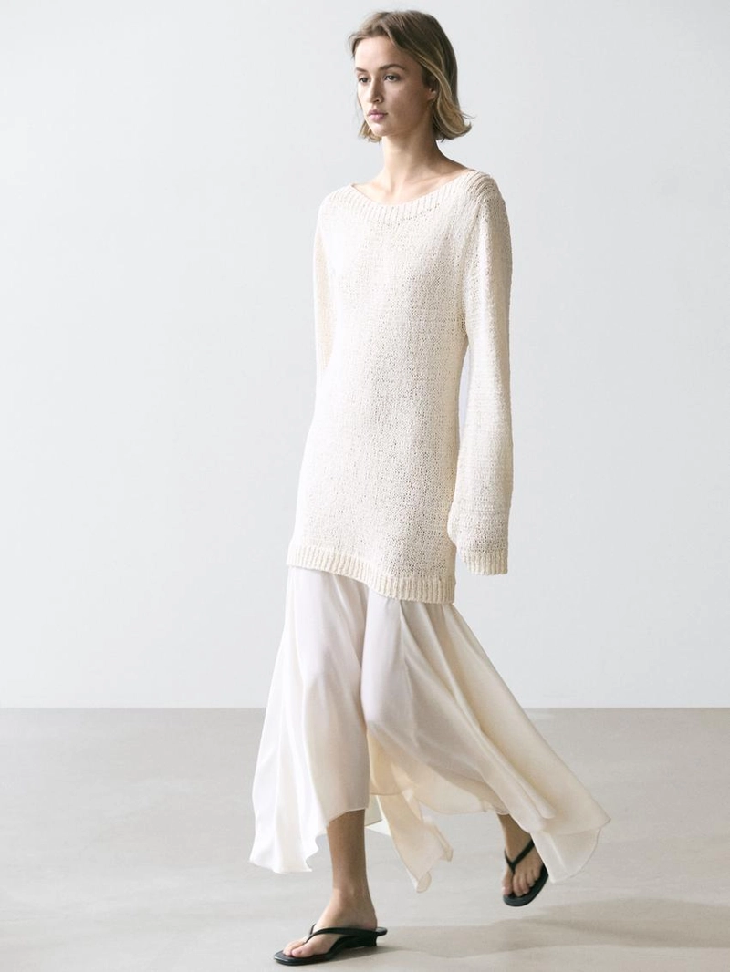 Асимметричное миди-платье с контрастными деталями