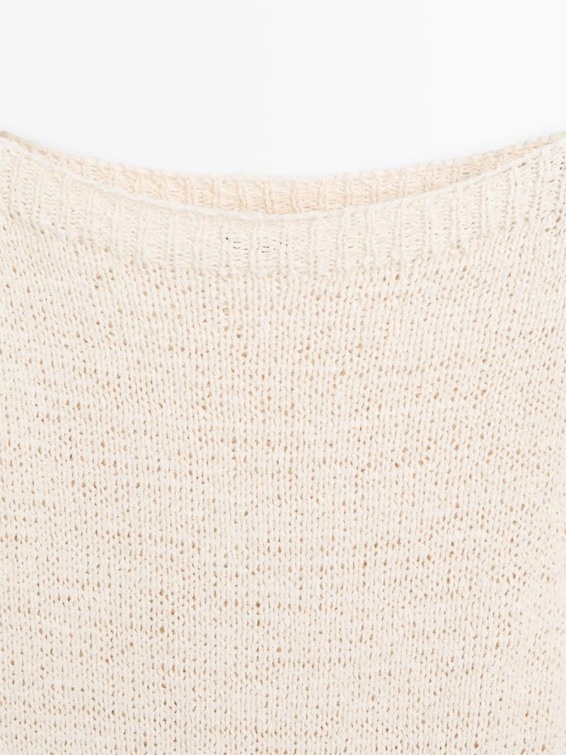 Асимметричное миди-платье с контрастными деталями