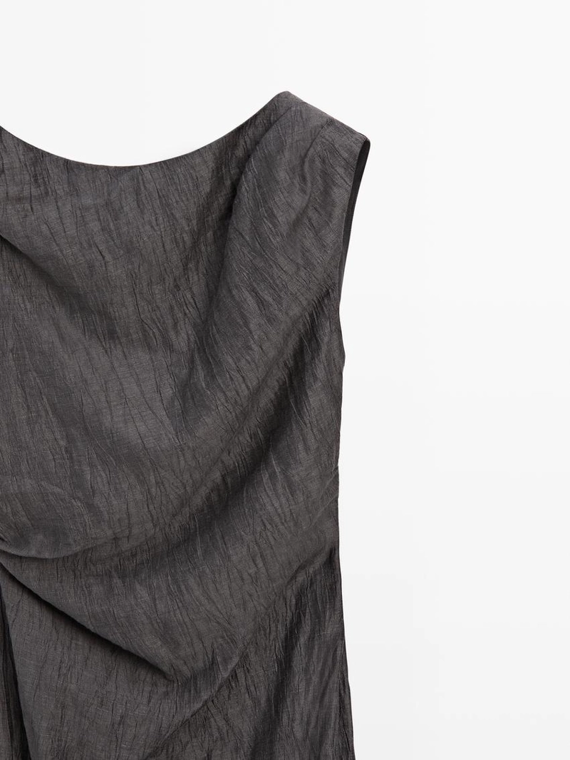 Платье миди с драпировкой на плечиках