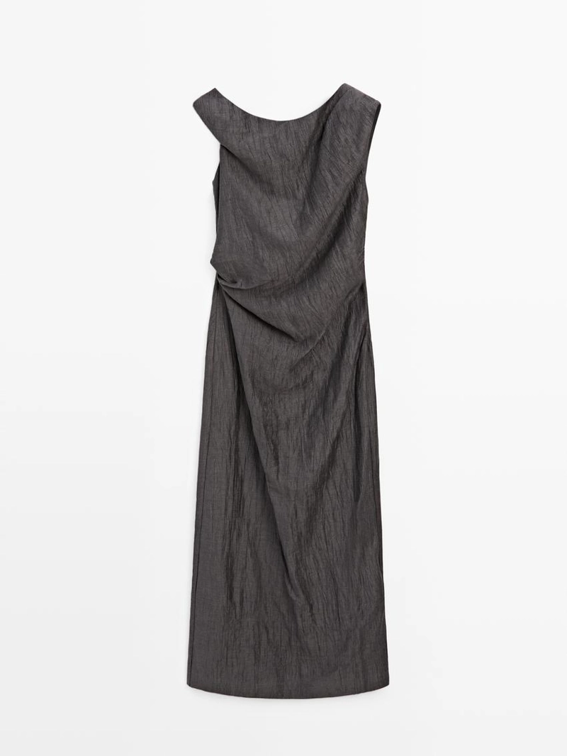 Платье миди с драпировкой на плечиках