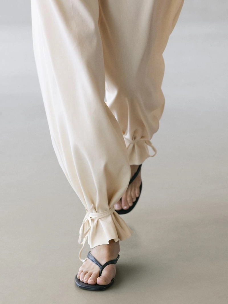 Брюки свободного кроя с завышенной талией