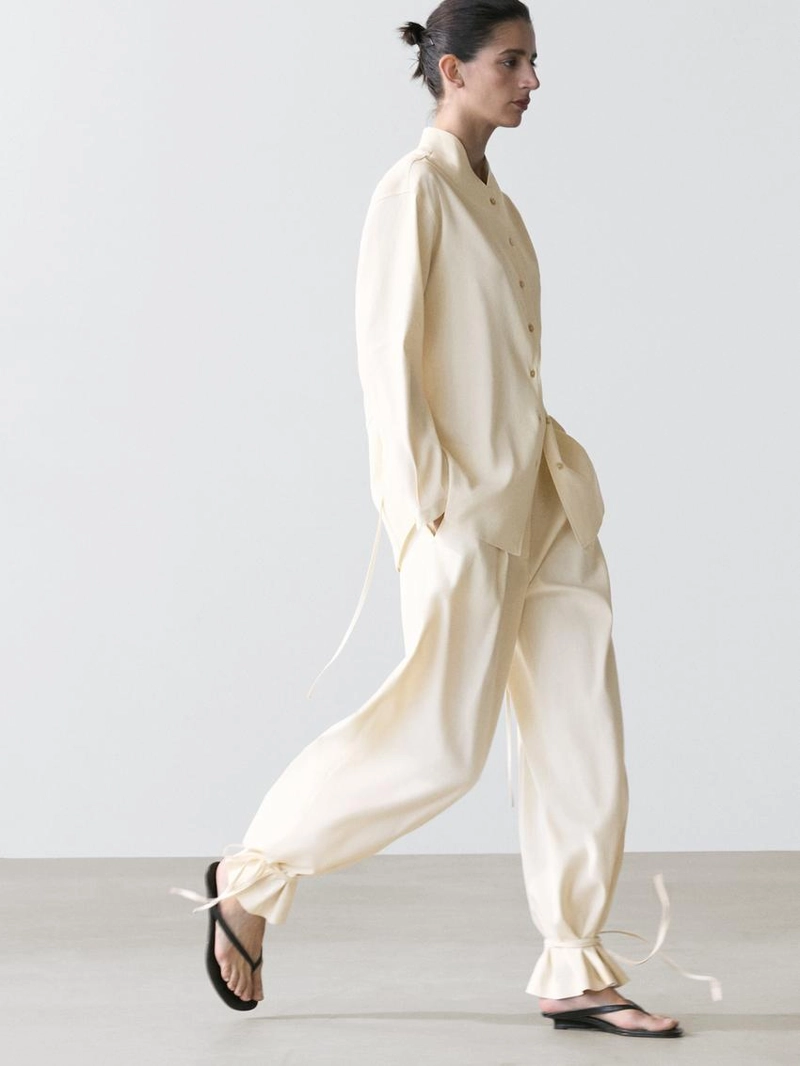 Потоковая рубашка с деталями воротника