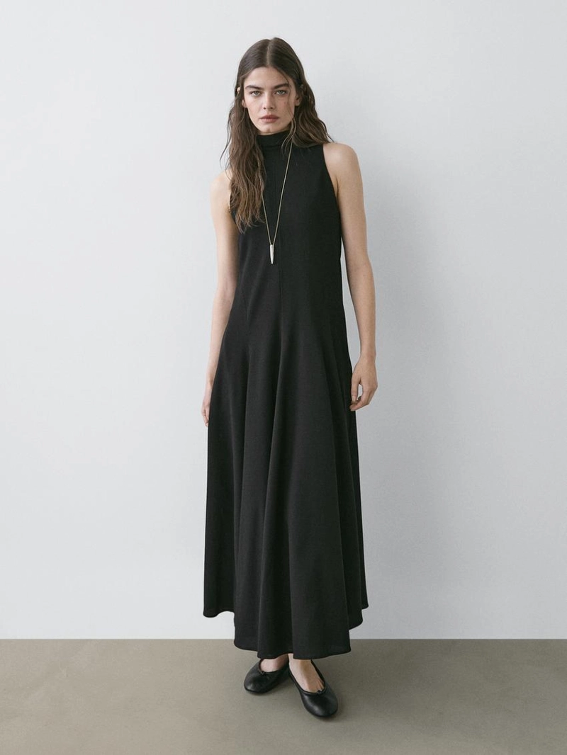 Платье миди с вырезом на шее и деталью банта