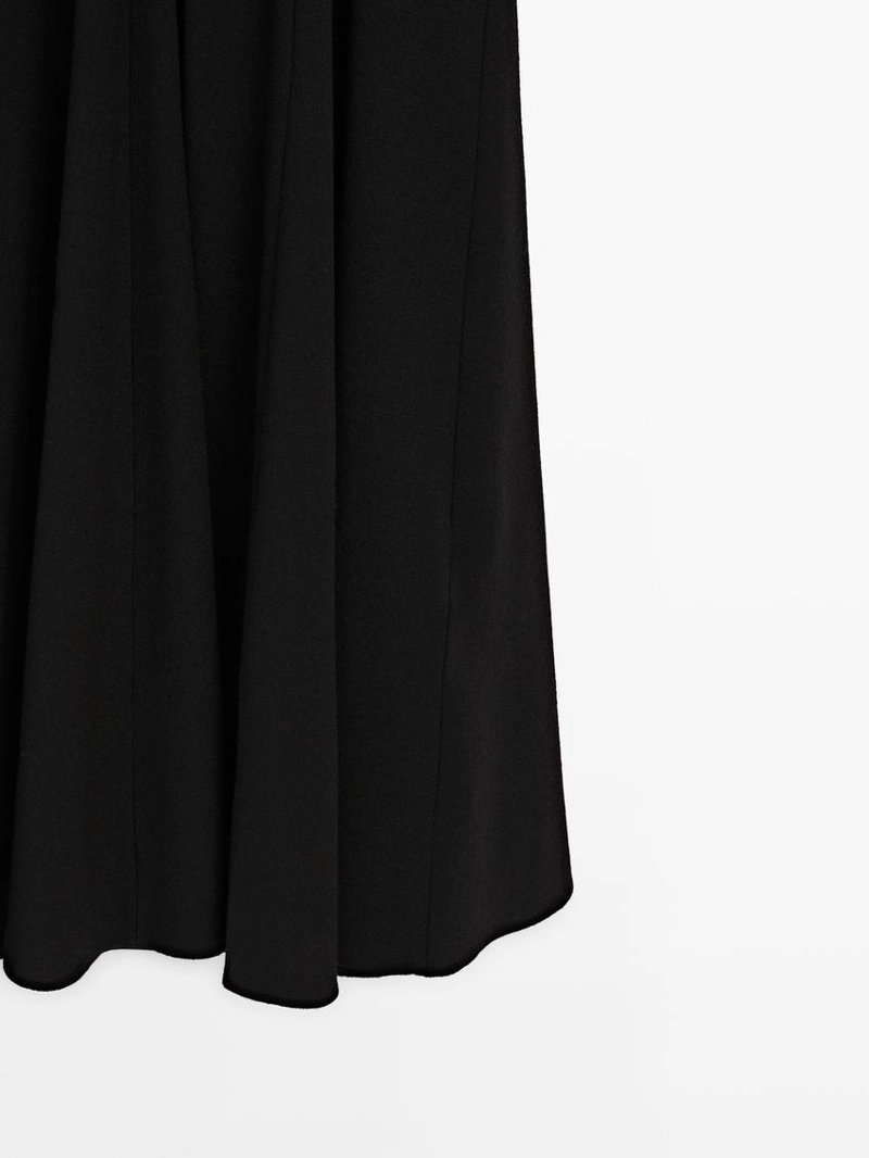 Платье миди с вырезом на шее и деталью банта