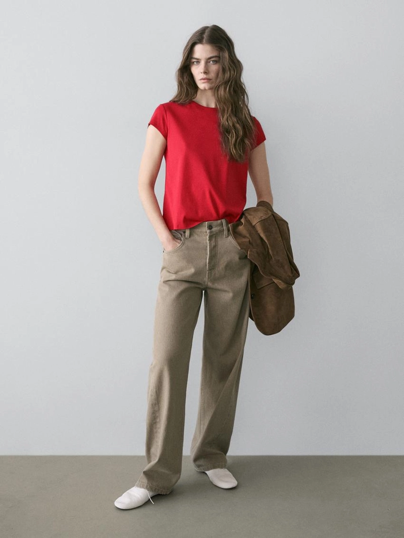 Джинсы с завышенной талией и объемом в районе бедер