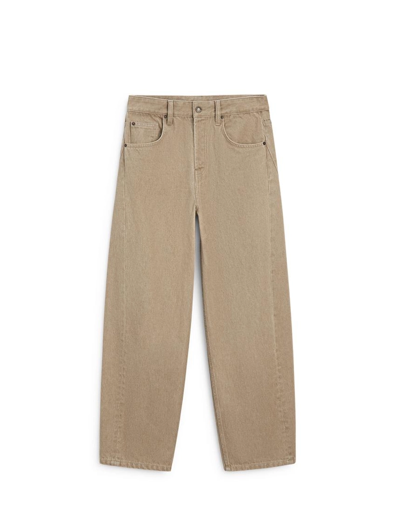 Джинсы с завышенной талией и объемом в районе бедер