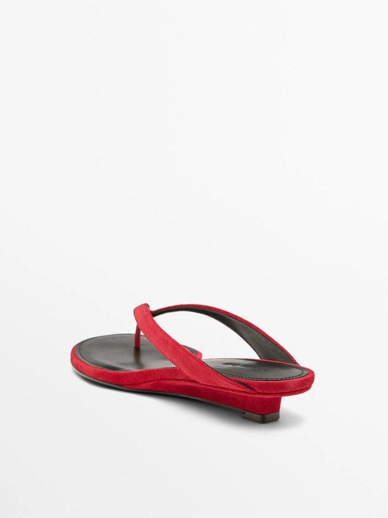 Сандалии на среднем каблуке с разделяющим пальцем