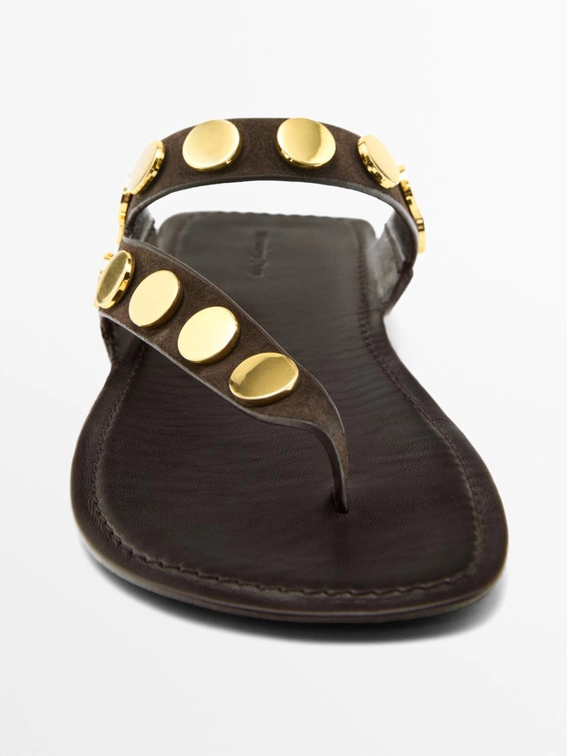 Сандалии из разделанной кожи с заклепками