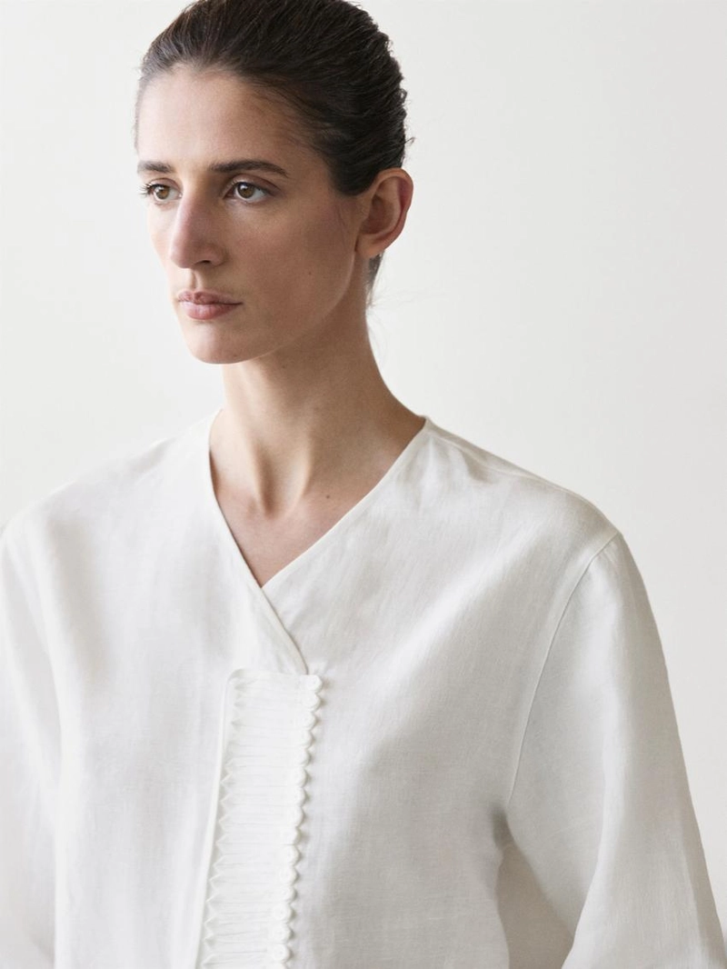 Рубашка с деталями на груди