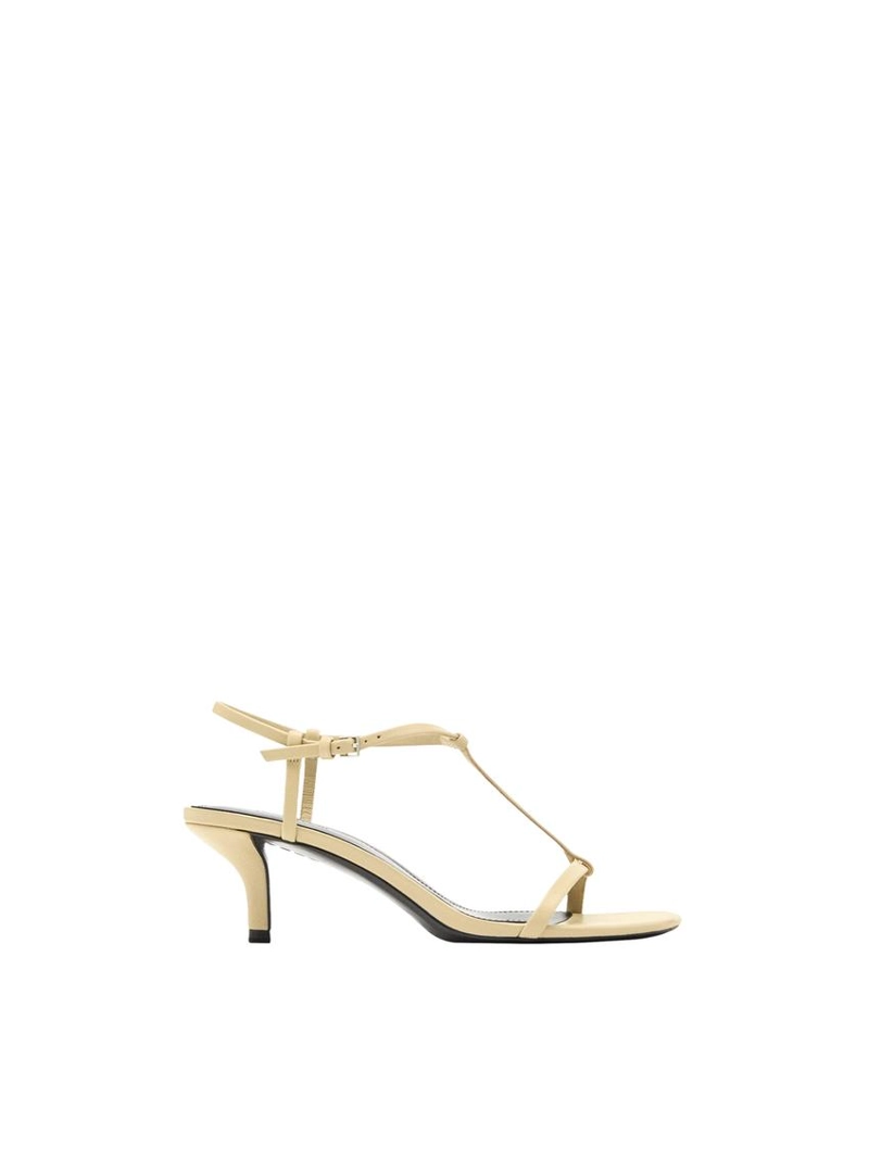 Босоножки на среднем каблуке с ремешками